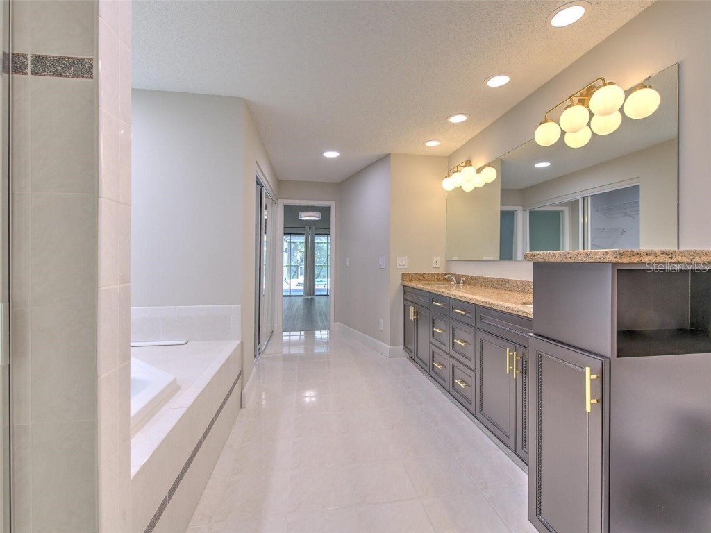 3105 Mossvale Lane Tampa FL 33618 TB8441715 image30