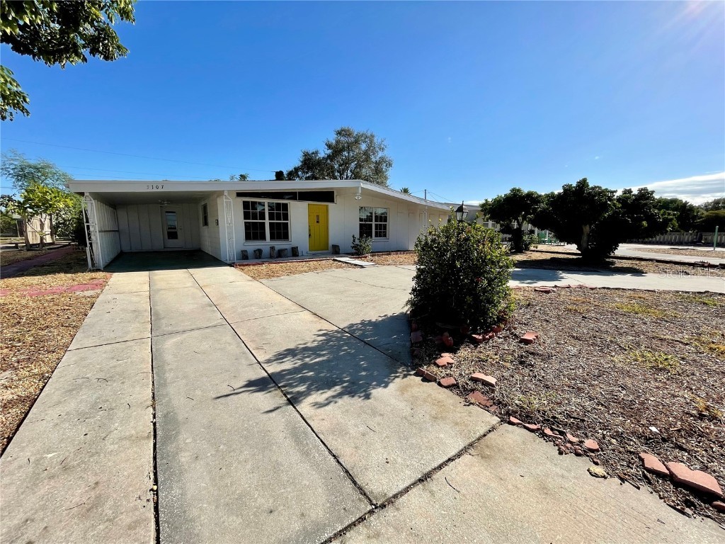 3107 Bay Drive Bradenton FL 34207 A4588104 image1
