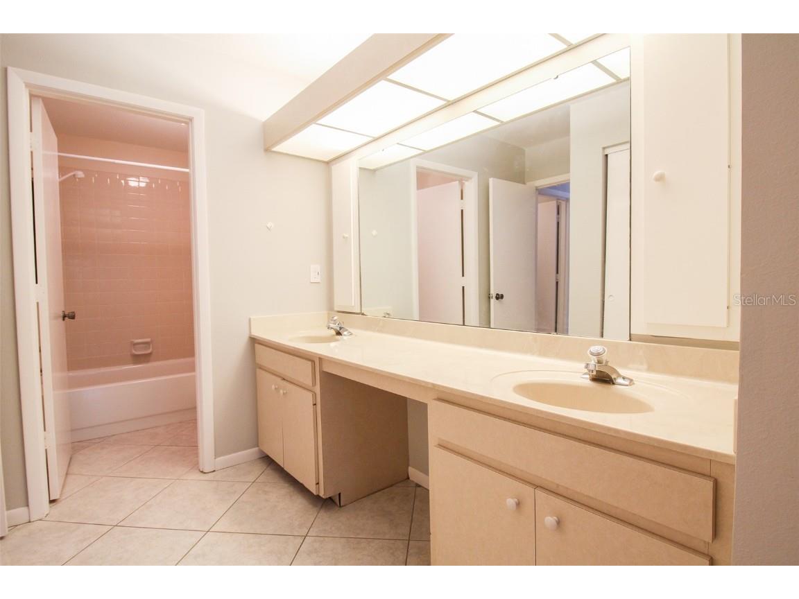 3107 Heatherwood Lane Sarasota FL 34235 A4541564 image32