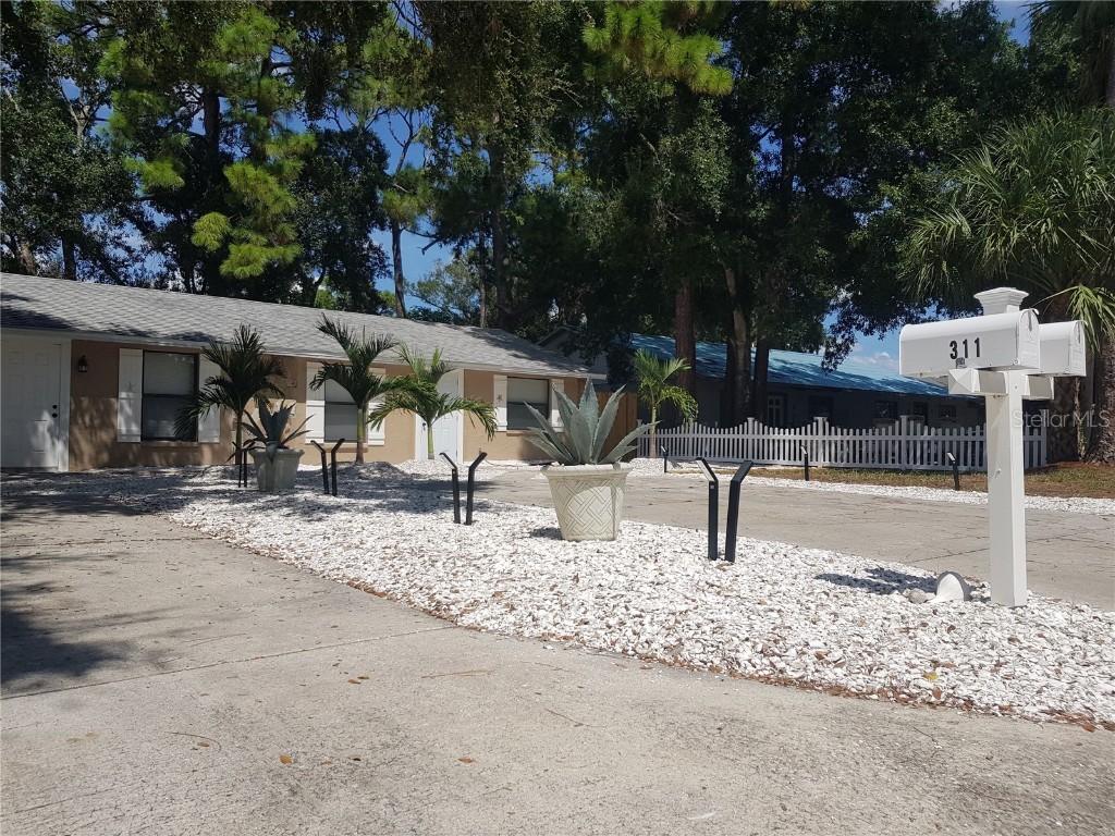 311 58th Avenue E Bradenton FL 34203 A4675844 image1