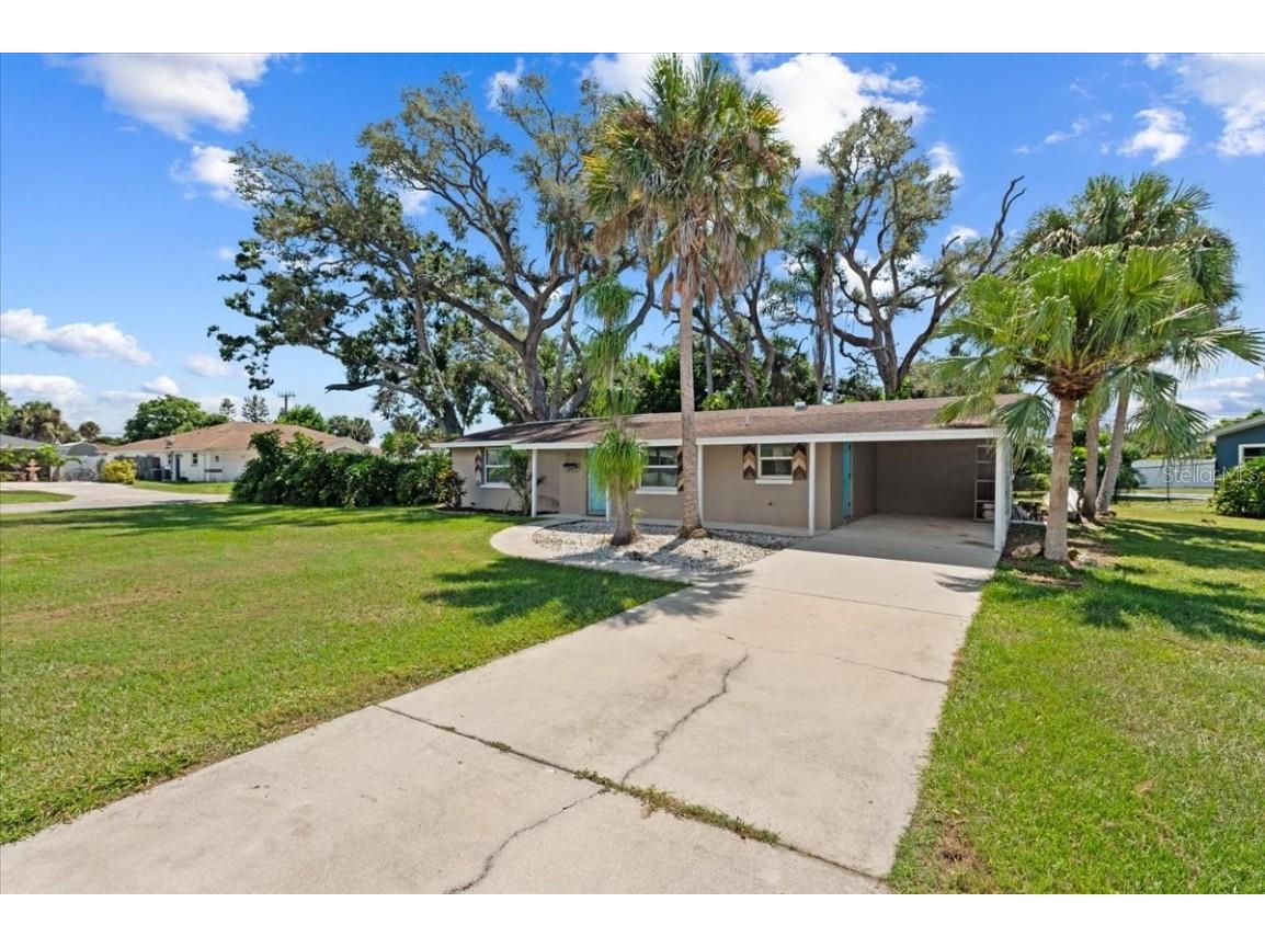 311 Dorchester Drive Venice FL 34293 A4666333 image2