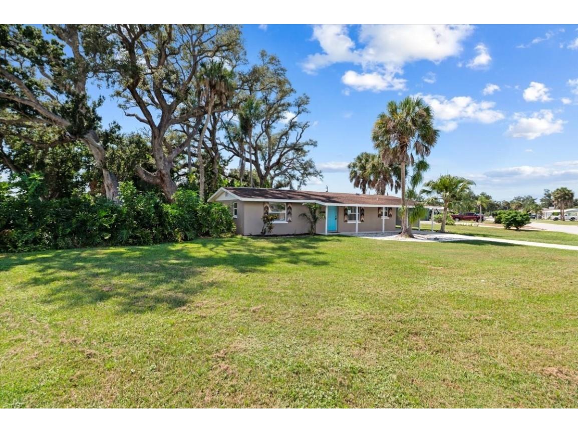 311 Dorchester Drive Venice FL 34293 A4666333 image3