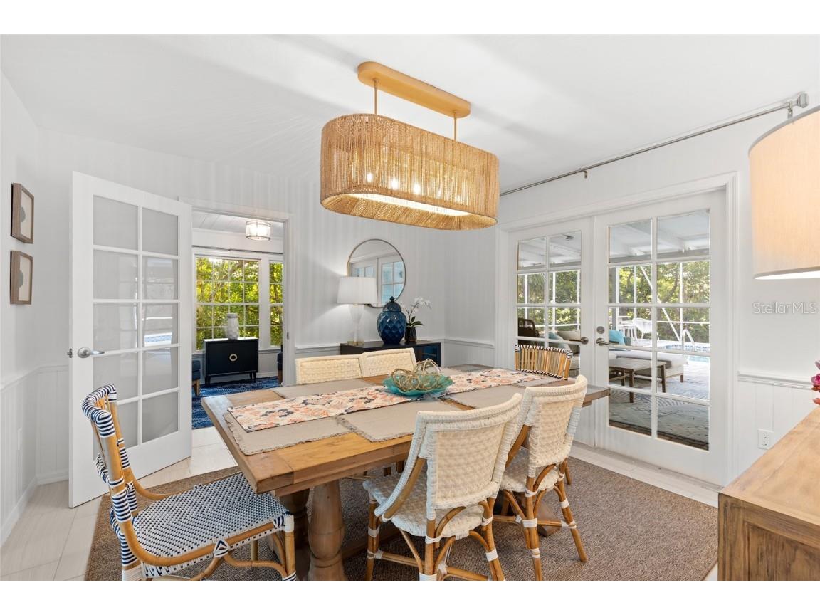 311 Island Circle Sarasota FL 34242 A4618950 image1