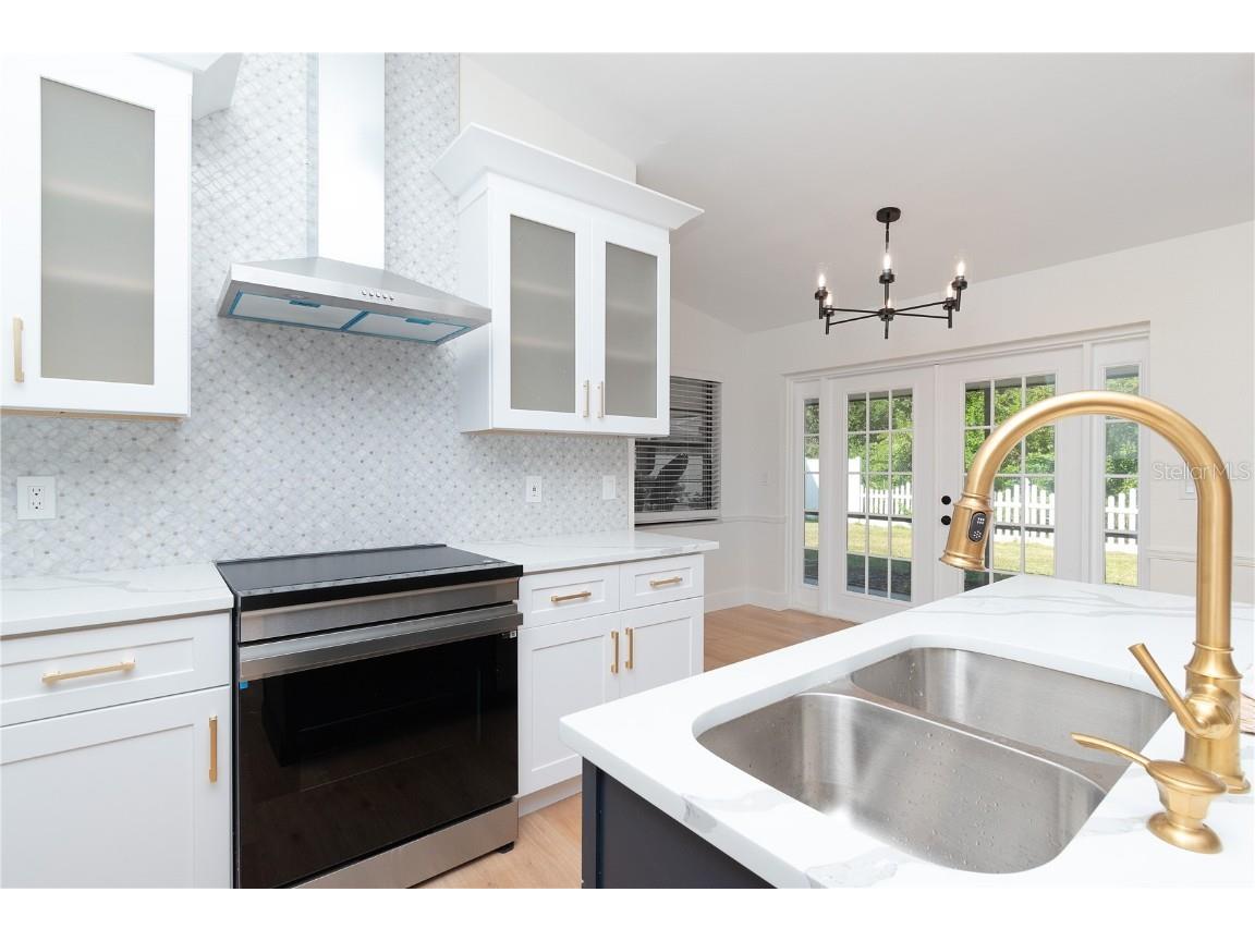 311 Oak Crest Drive Safety Harbor FL 34695 TB8311621 image1