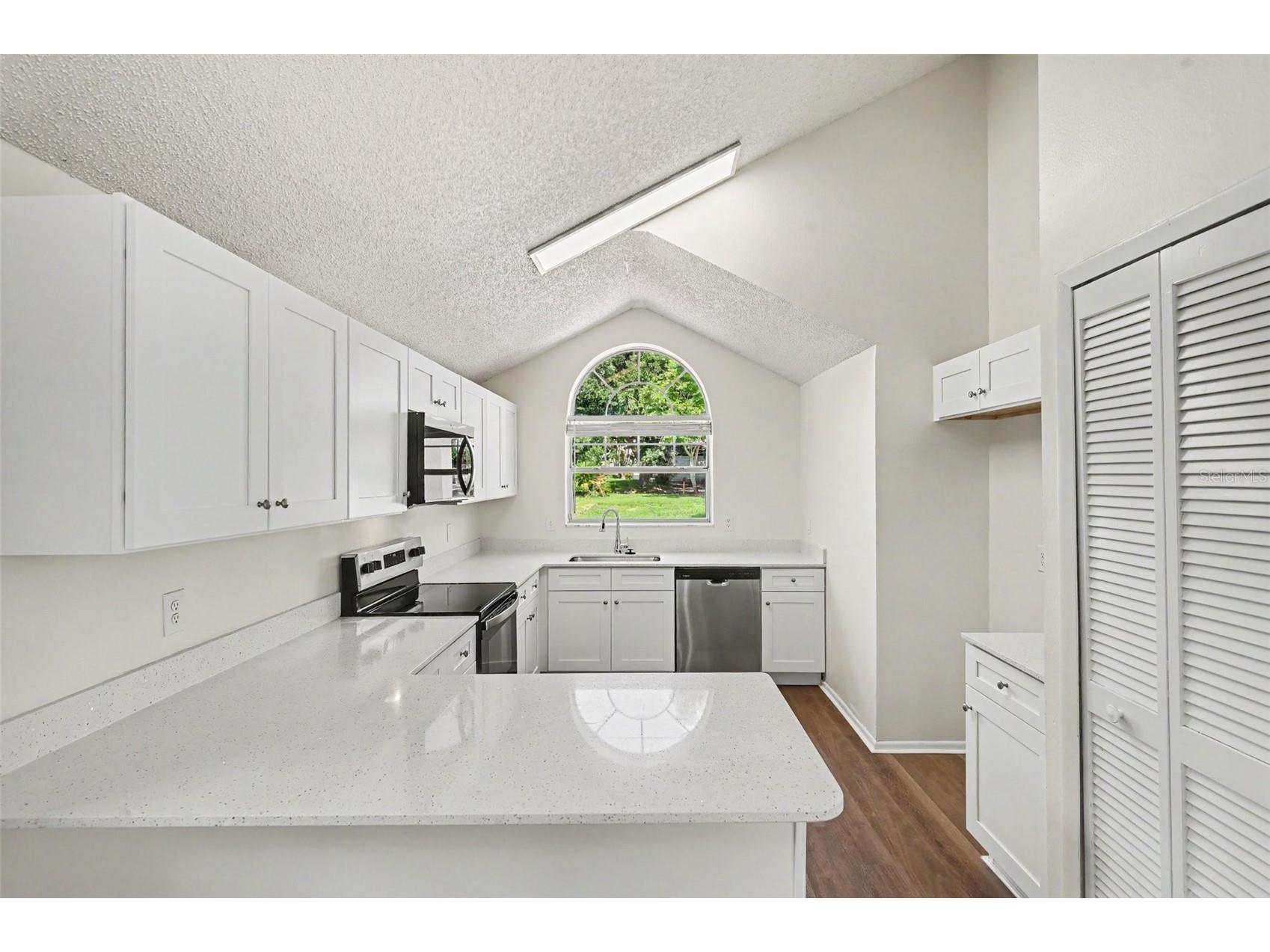 311 Tiburon Court Orlando FL 32835 O6425360 image5