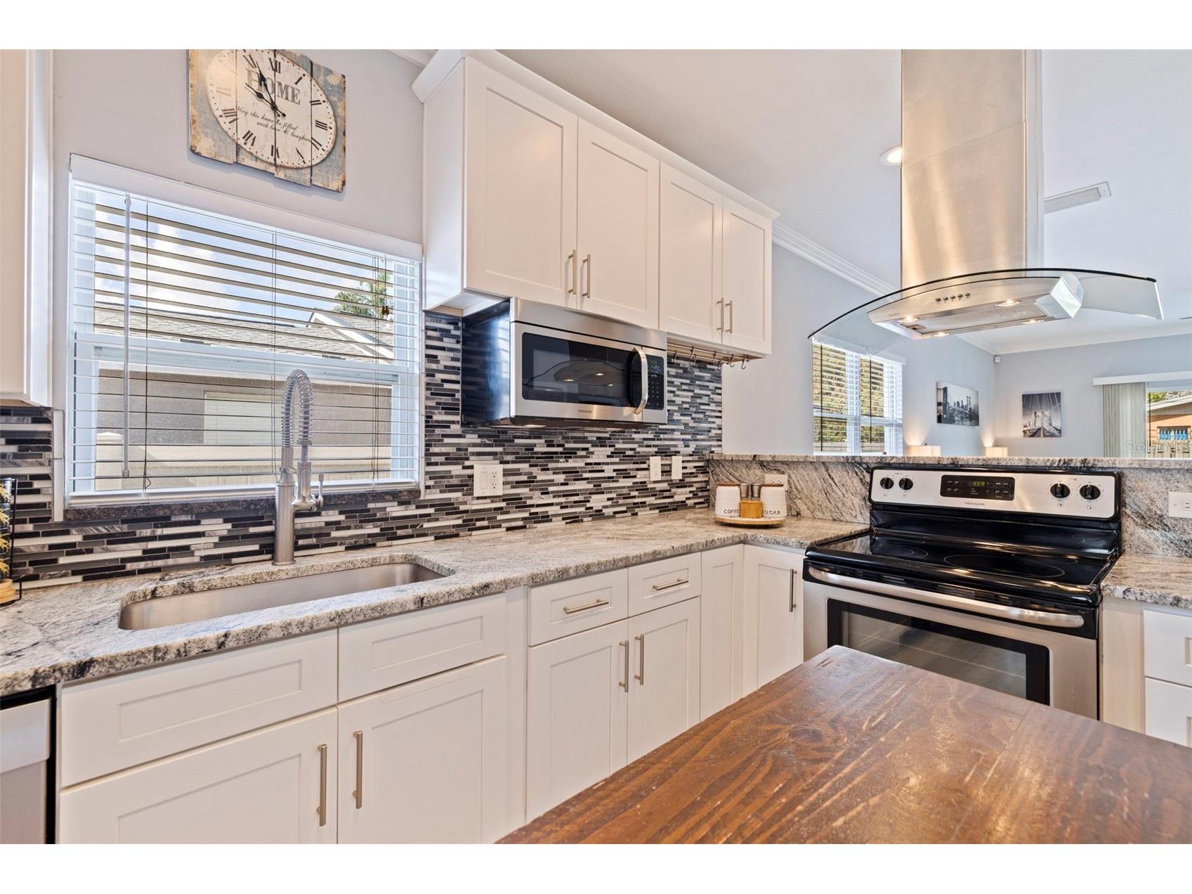 3110 15th Street N Saint Petersburg FL 33704 TB8524436 image12