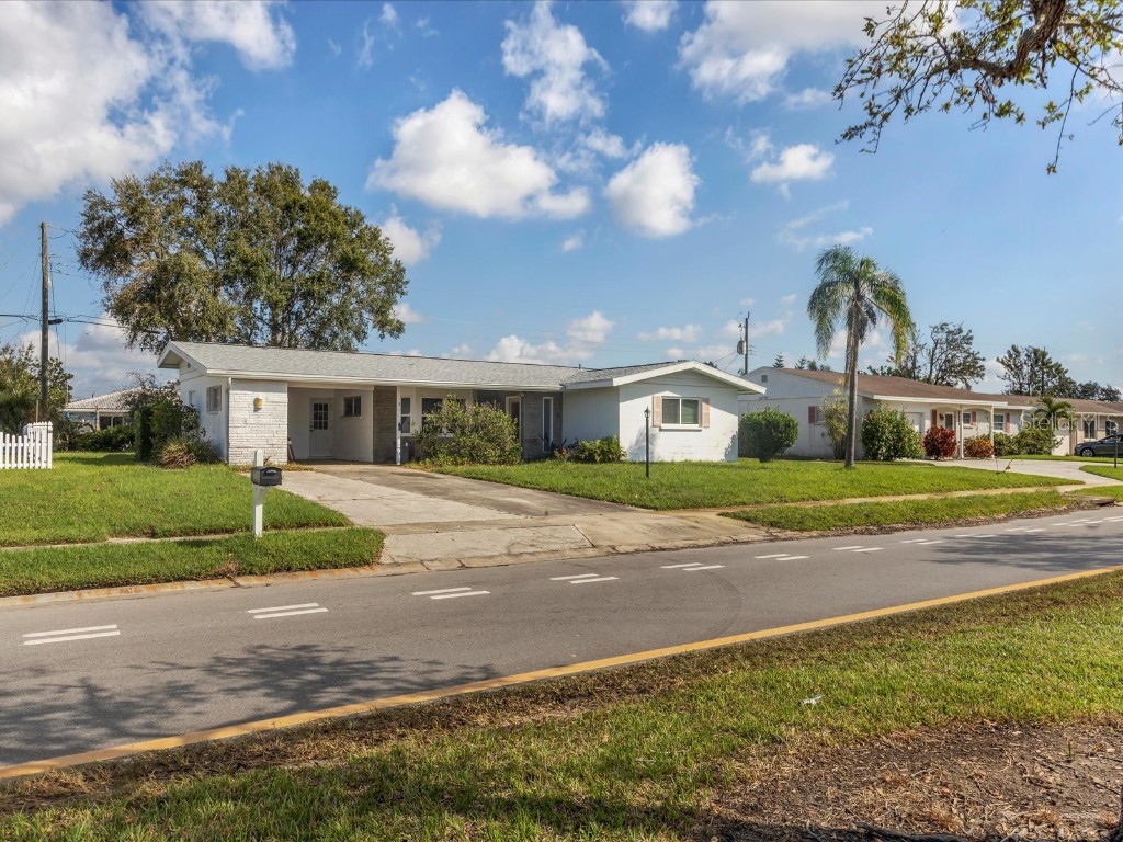 3111 Gulf Gate Drive Sarasota FL 34231 A4550016 image1