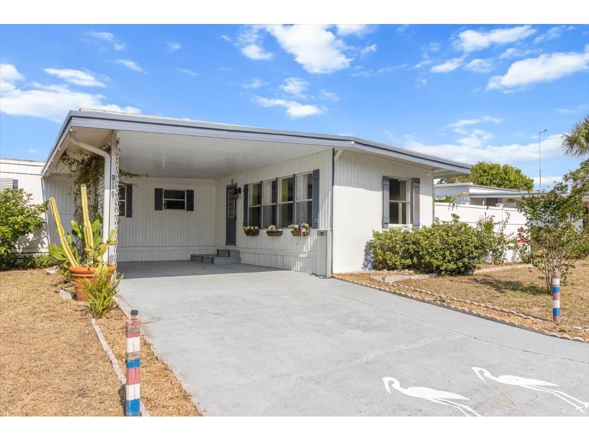 31151 Valencia Avenue Tavares FL 32778 - LAKE DORA/HARRIS CHAIN OF LAKE TB8384744 image1