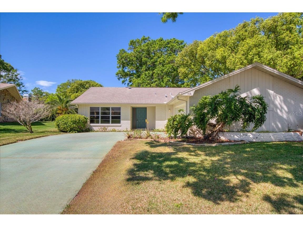 3116 Brunswick Circle Palm Harbor FL 34684 - LAKE TARPON U8233843 image1
