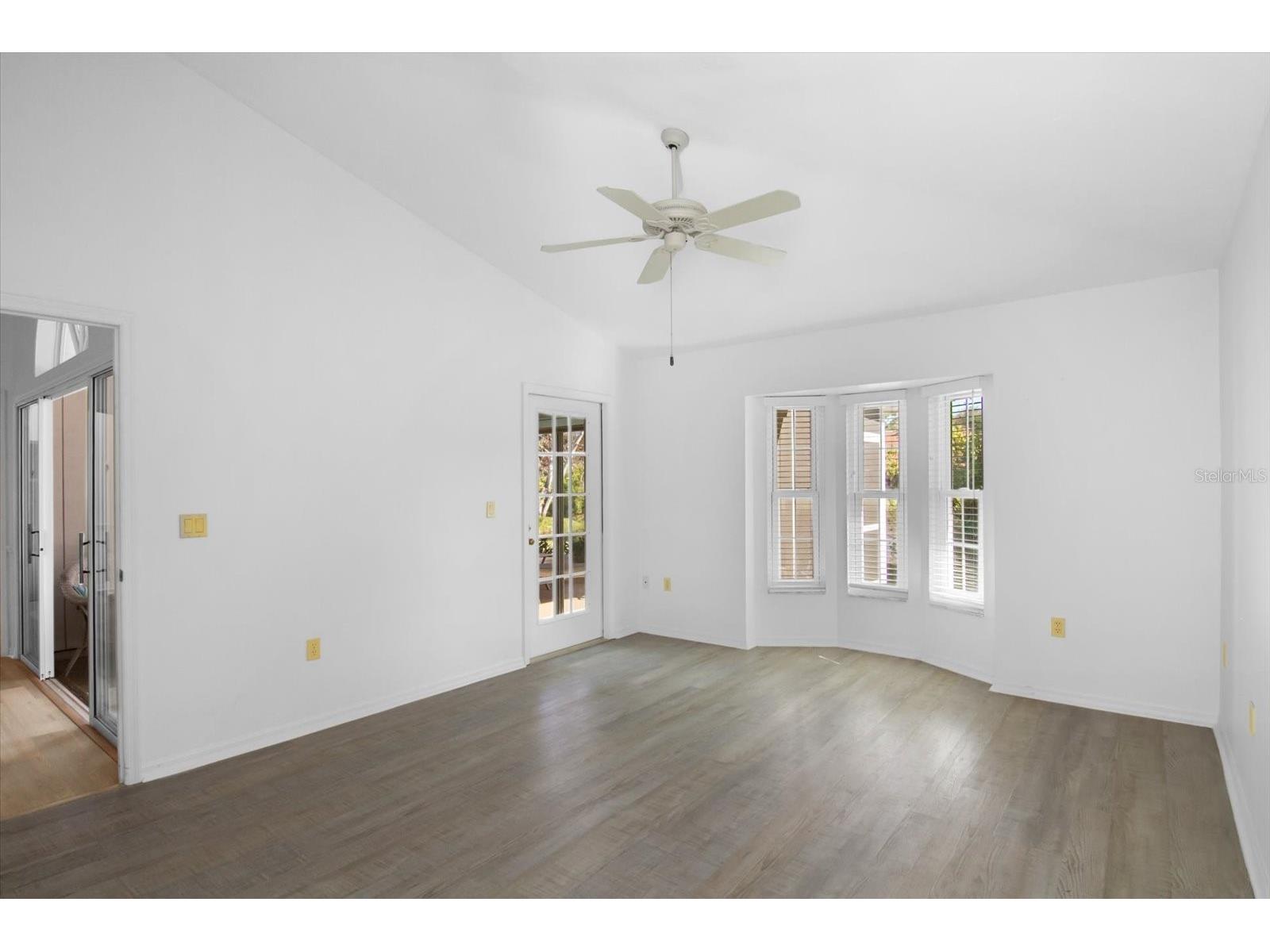 3117 Lake Park Lane #15 Sarasota FL 34231 A4671368 image17