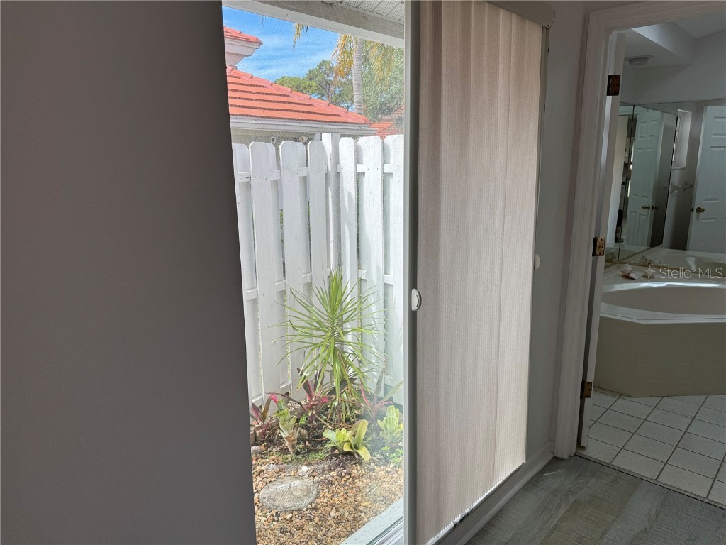 3117 Lake Park Lane #15 Sarasota FL 34231 A4671368 image8