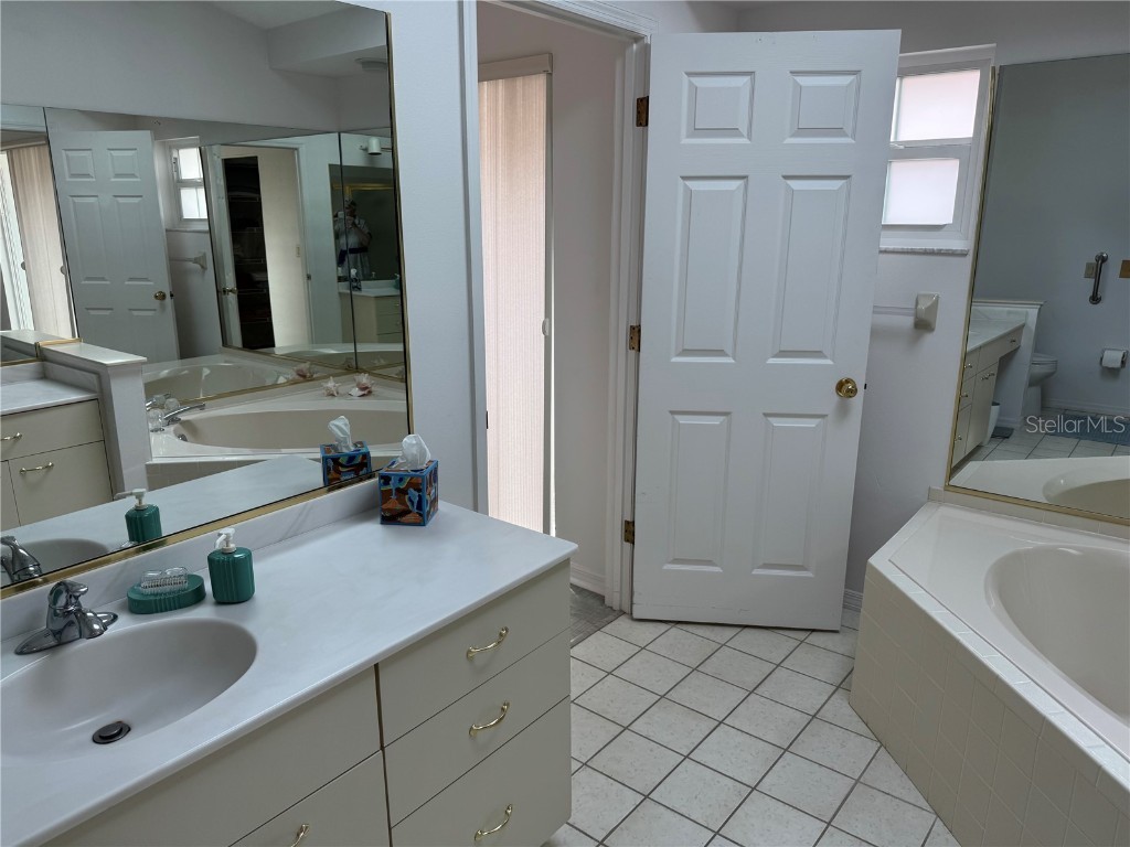 3117 Lake Park Lane #15 Sarasota FL 34231 A4671368 image9