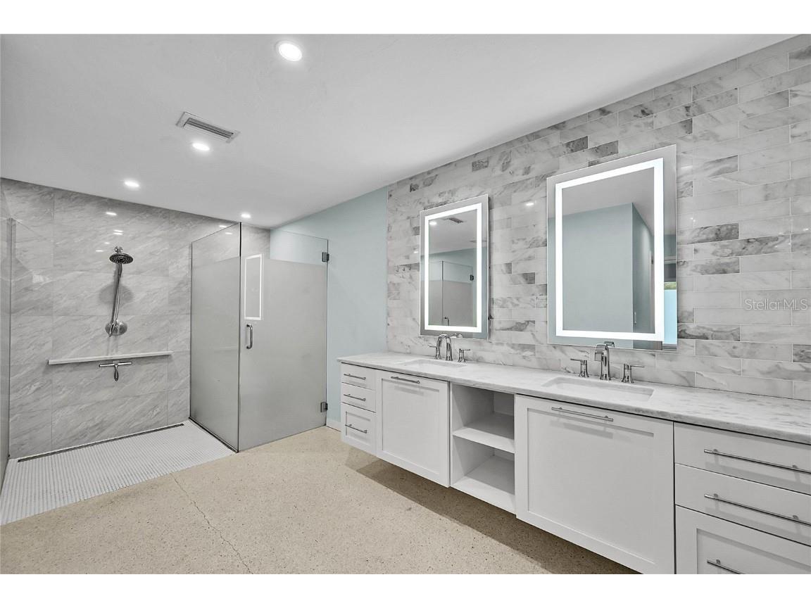 3119 Pinecrest Street Sarasota FL 34239 A4671289 image32