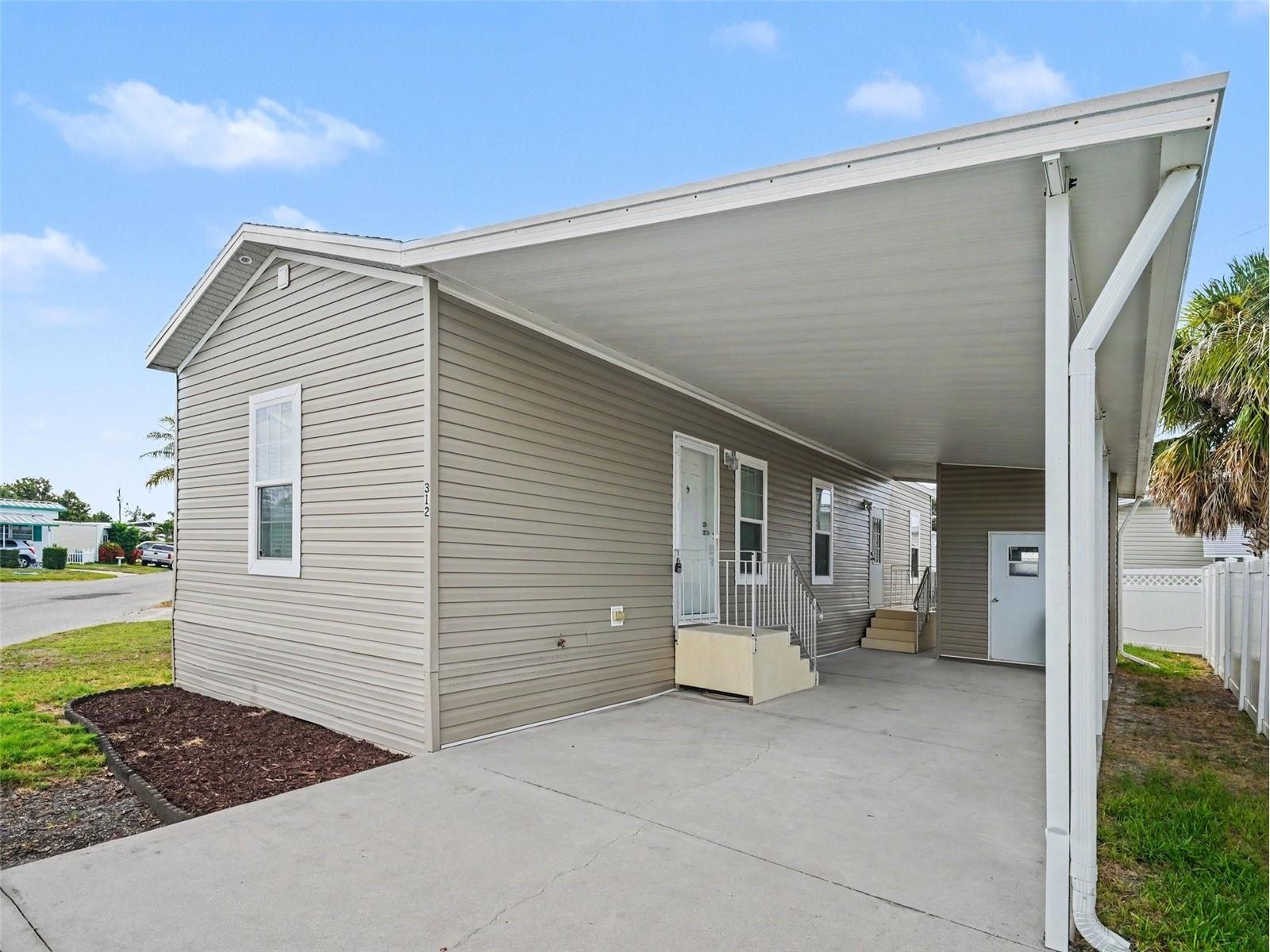 312 52nd Avenue W Bradenton FL 34207 A4698682 image1