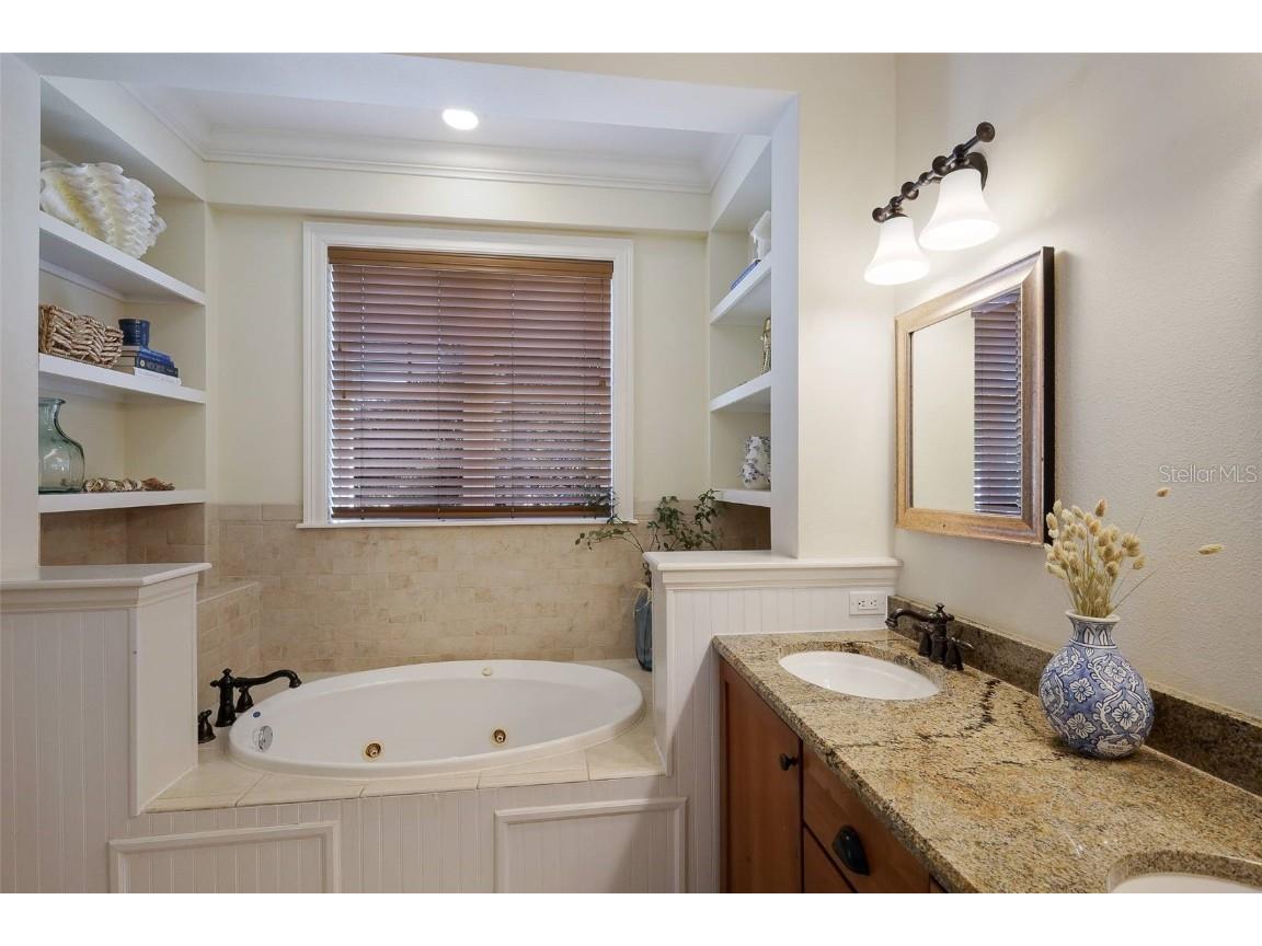 312 61st Street #B Holmes Beach FL 34217 A4634197 image15