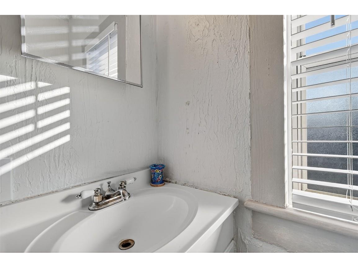 312 E Orange Street #B Tarpon Springs FL 34689 W7880911 image18