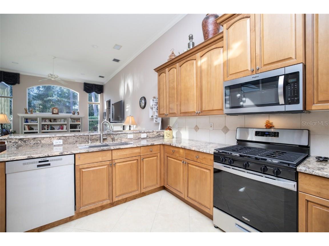 312 W Lake Victoria Circle Deland FL 32724 - Lake Victoria V4946298 image20