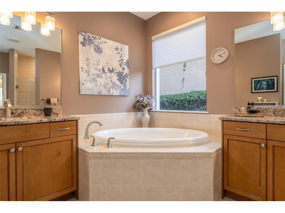 312 W Lake Victoria Circle Deland FL 32724 - Lake Victoria V4946298 image24