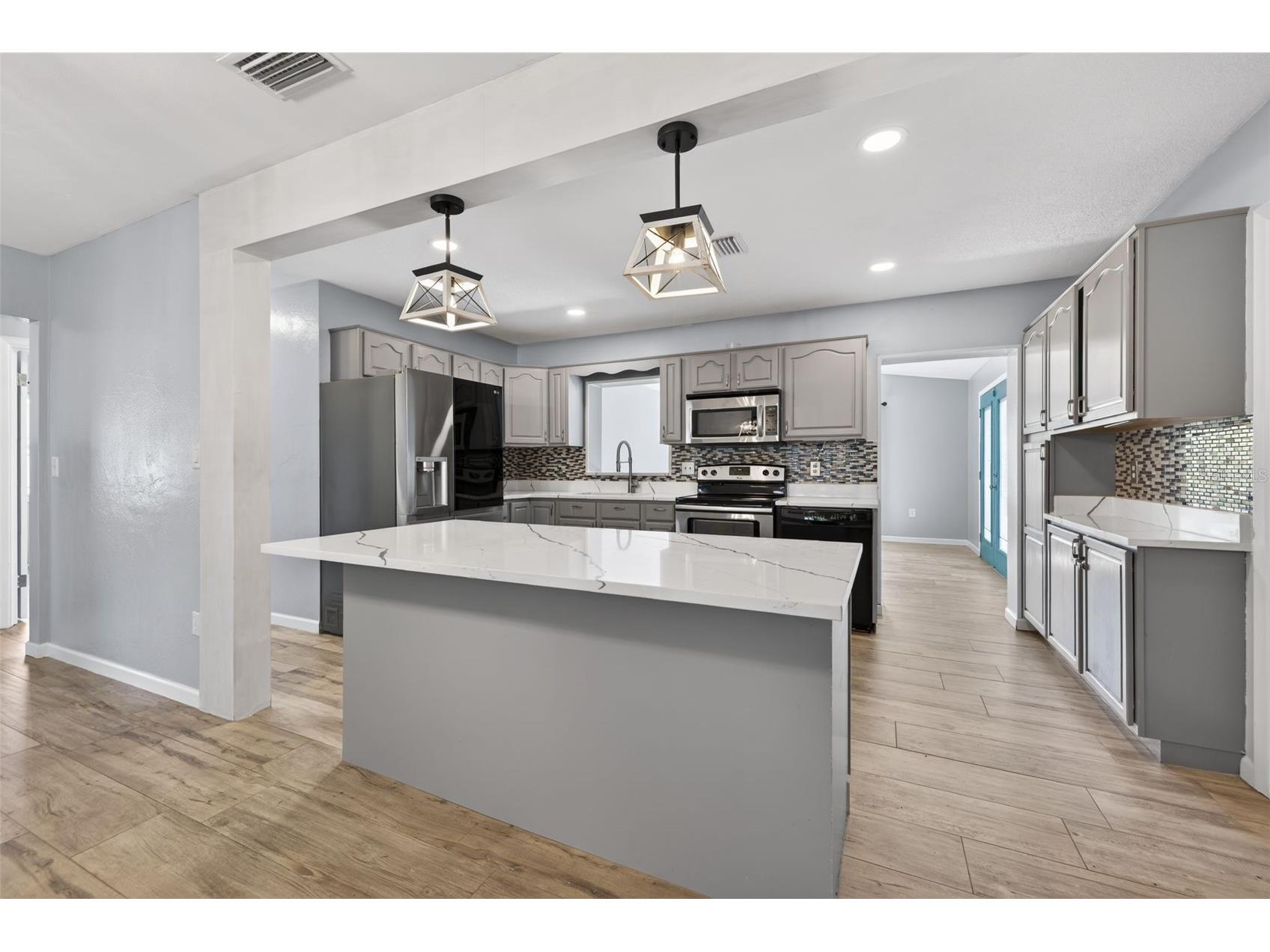 3121 30th Street N Saint Petersburg FL 33713 TB8501642 image5