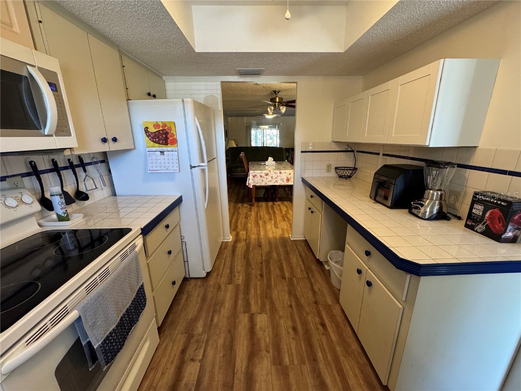 3122 Lake Bayshore Drive #218 Bradenton FL 34205 A4671004 image4