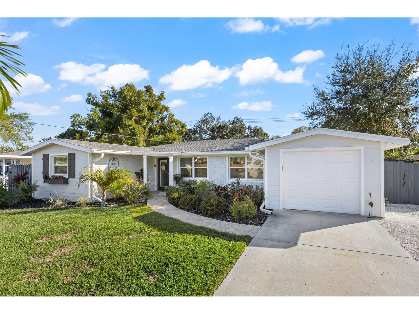 3122 Regatta Circle Sarasota FL 34231 A4680447 image1