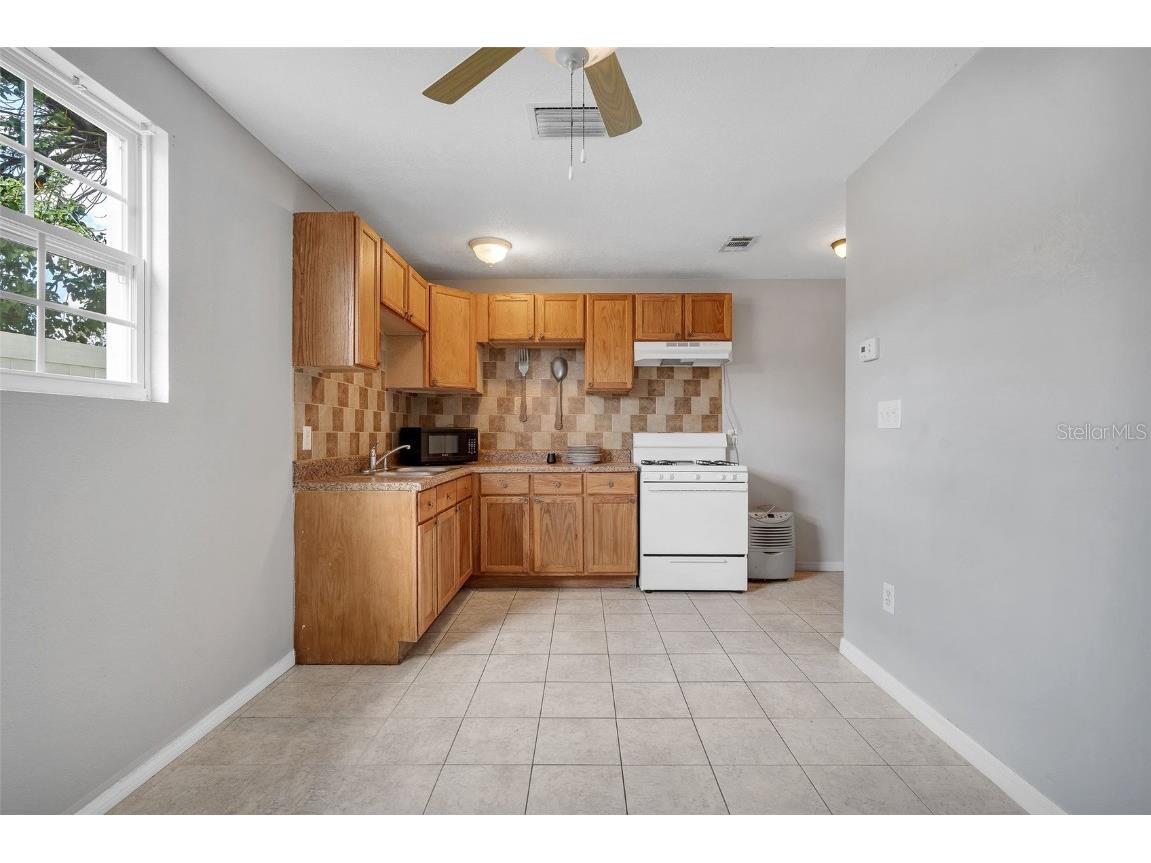 3125 W Henry Avenue Tampa FL 33614 TB8438592 image27