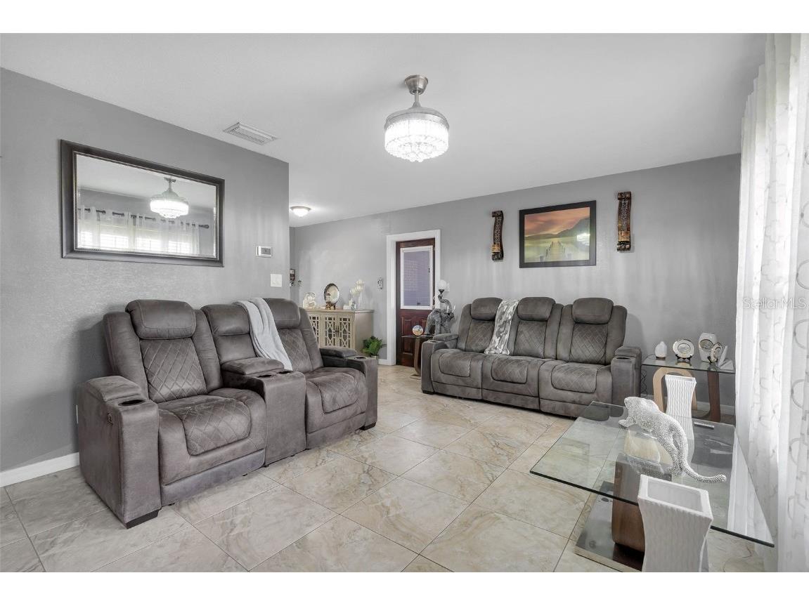 3125 W Henry Avenue Tampa FL 33614 TB8438592 image5