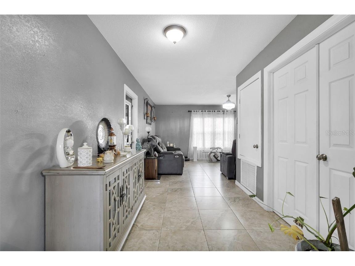 3125 W Henry Avenue Tampa FL 33614 TB8438592 image7