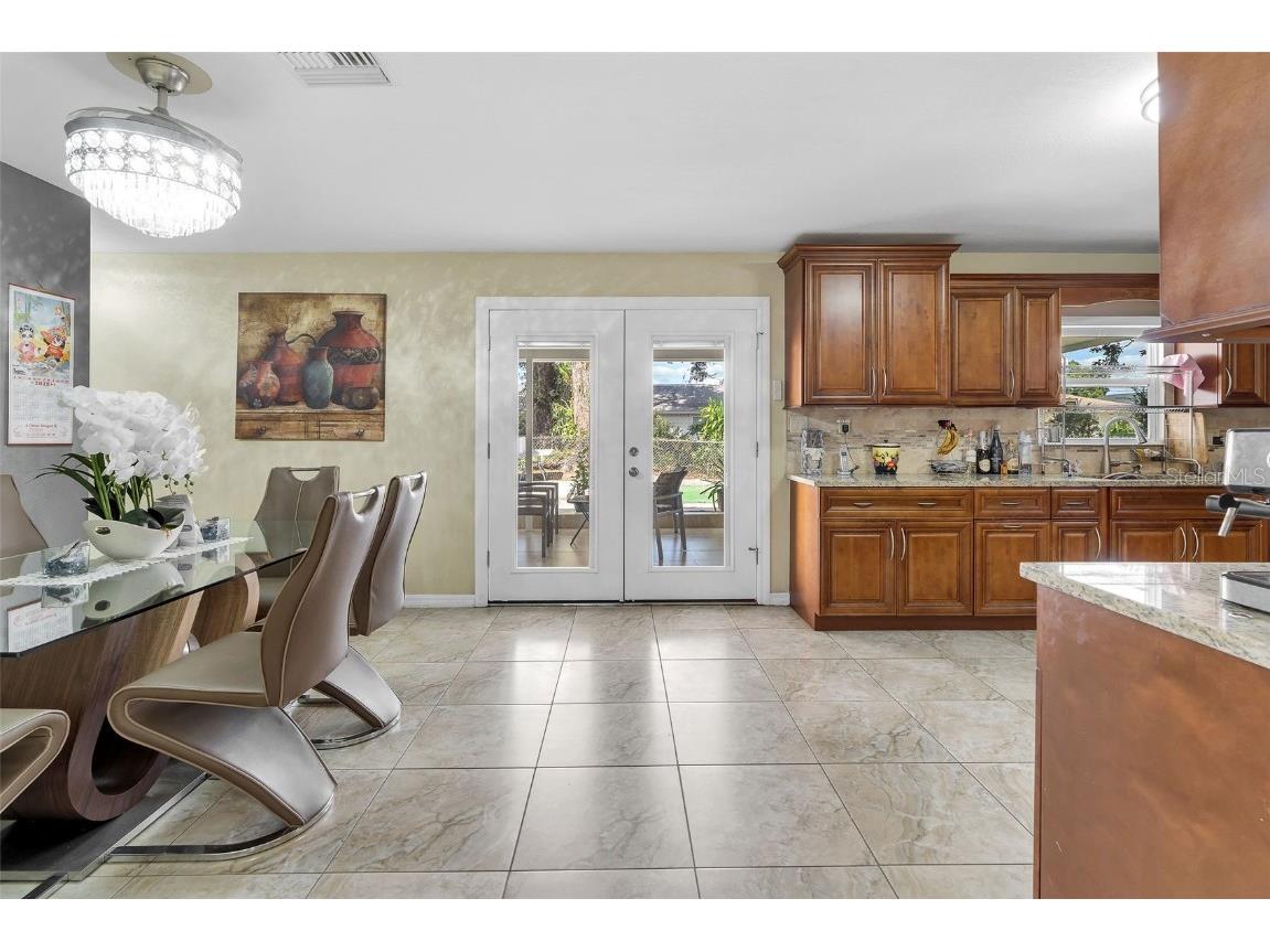 3125 W Henry Avenue Tampa FL 33614 TB8438592 image9