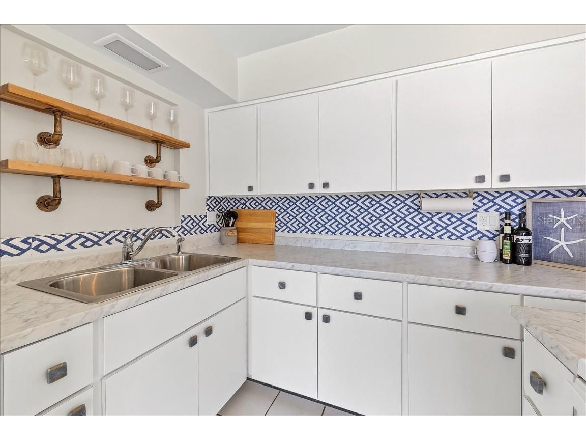 3126 Bougainvillea Street Sarasota FL 34239 A4598606 image14