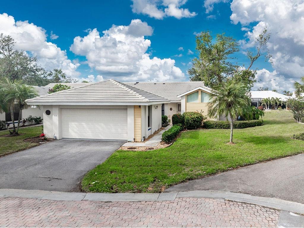 313 Pembroke Lane North #195 Venice FL 34293 D6139353 image1
