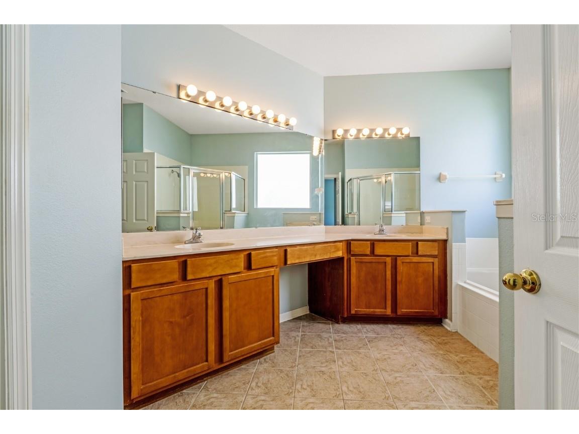 313 Ravenshill Way Deland FL 32724 V4945046 image17