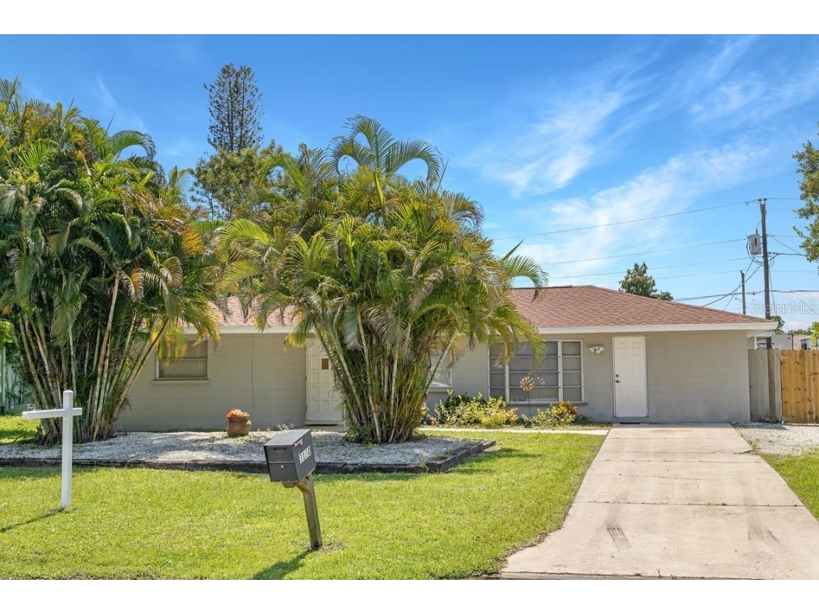 3130 Lake Ridge Drive Sarasota FL 34237 A4511467 image1