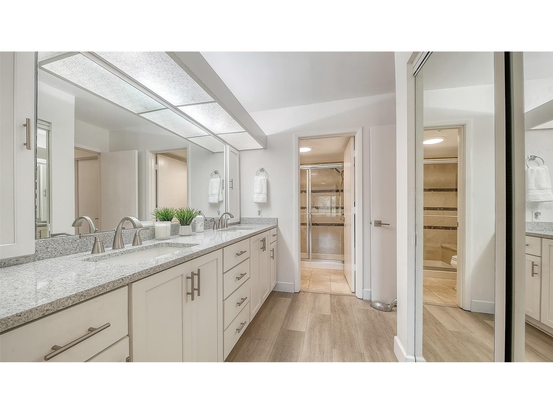 3131 Heatherwood Lane Sarasota FL 34235 A4692966 image15