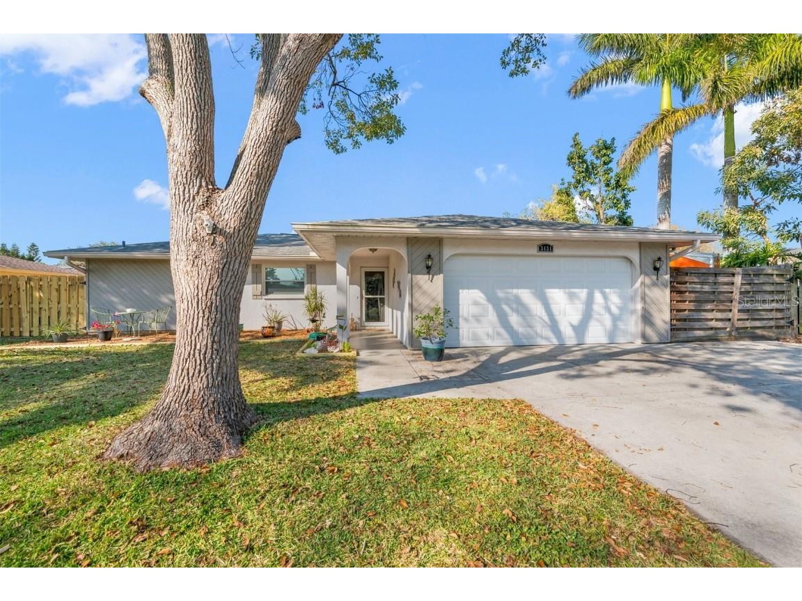 3131 Mohawk Street Sarasota FL 34231 A4562029 image1