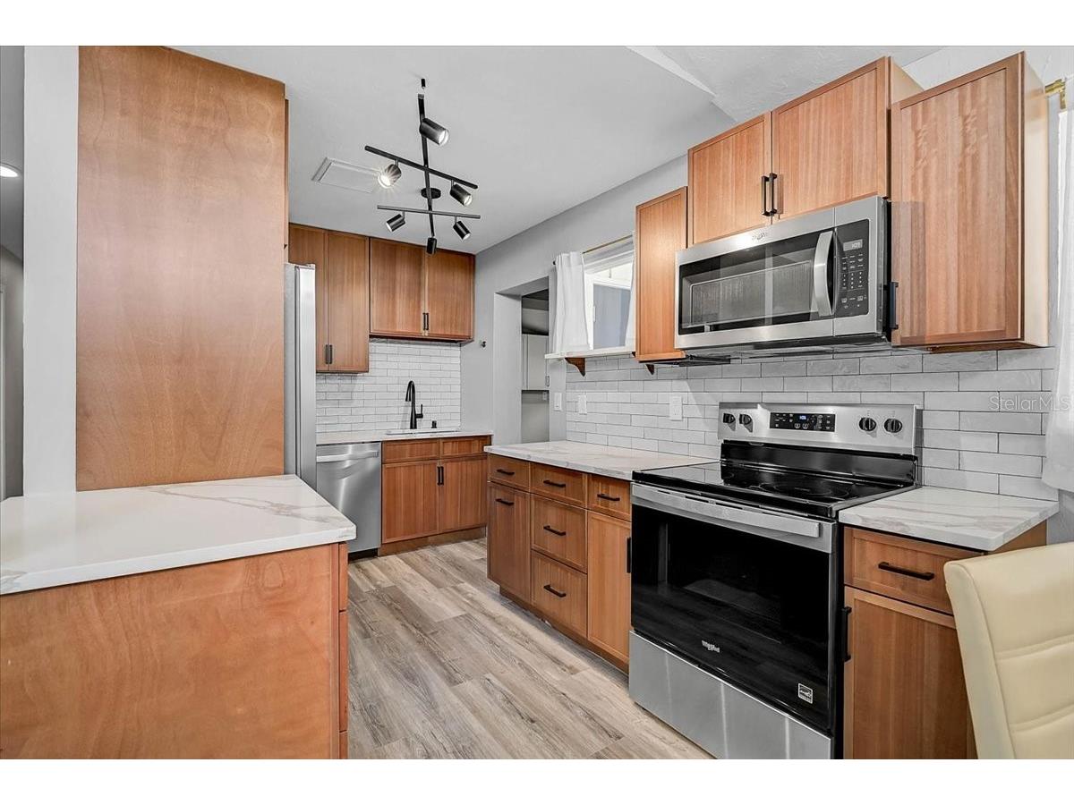3133 Lake Ridge Drive Sarasota FL 34237 A4682465 image10