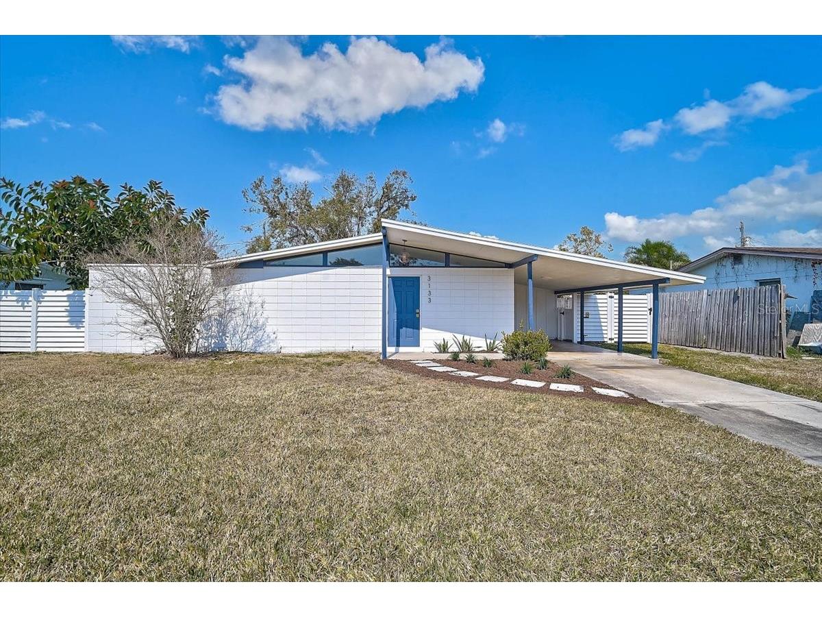 3133 Lake Ridge Drive Sarasota FL 34237 A4682465 image2