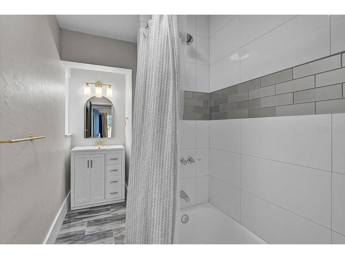 3133 Lake Ridge Drive Sarasota FL 34237 A4682465 image26