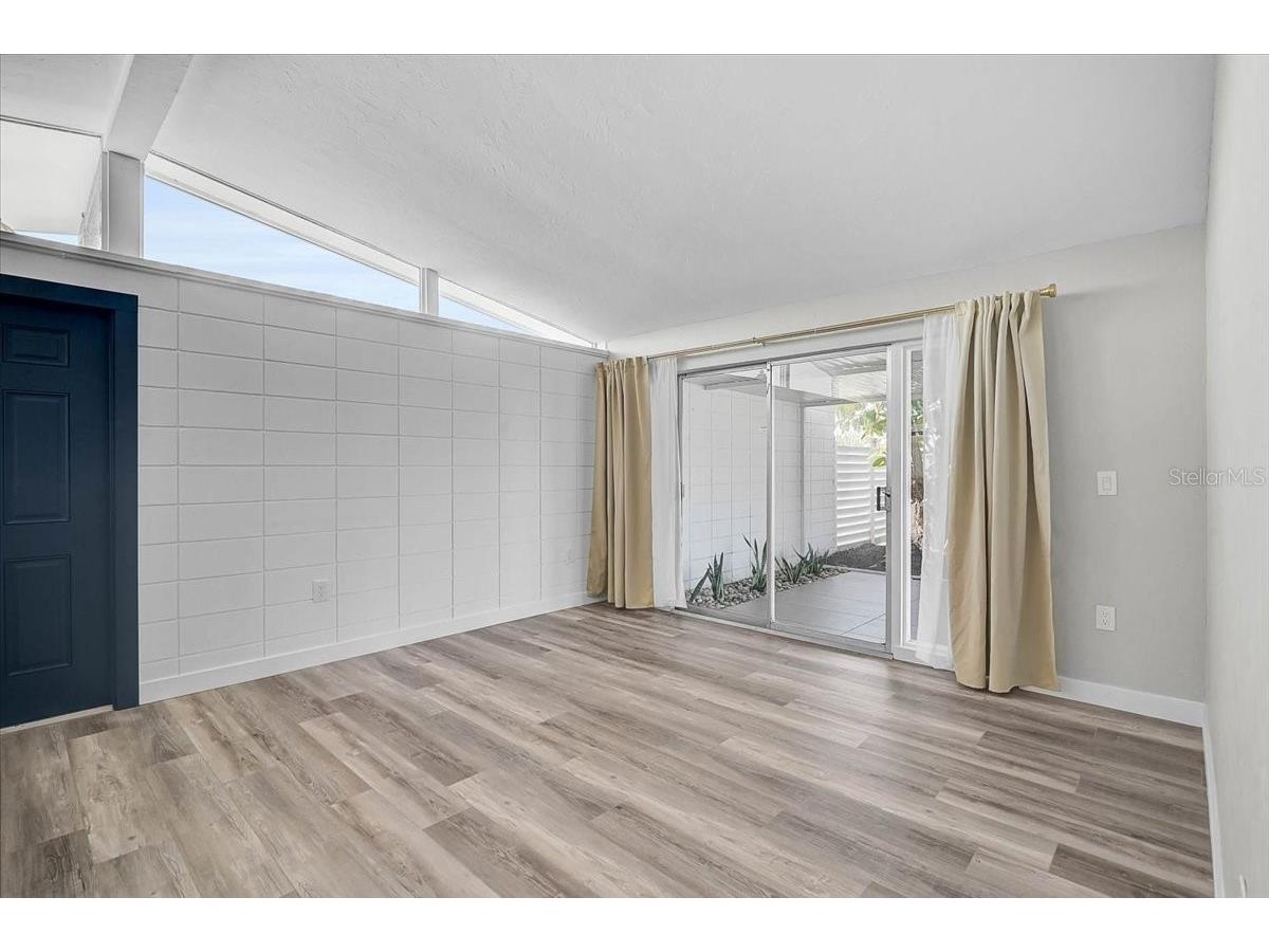 3133 Lake Ridge Drive Sarasota FL 34237 A4682465 image3