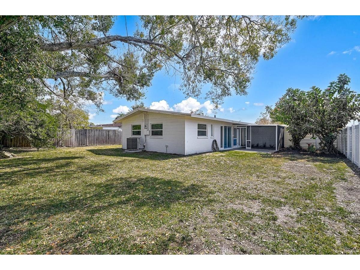 3133 Lake Ridge Drive Sarasota FL 34237 A4682465 image33