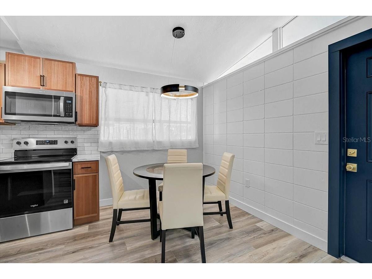 3133 Lake Ridge Drive Sarasota FL 34237 A4682465 image8