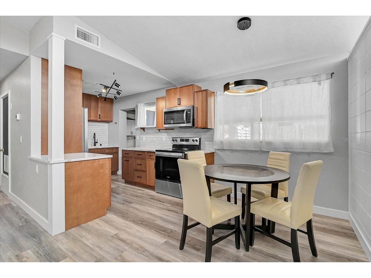 3133 Lake Ridge Drive Sarasota FL 34237 A4682465 image9