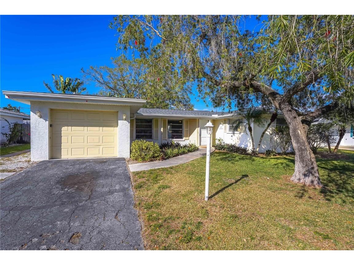 3133 Regatta Circle Sarasota FL 34231 A4559826 image1