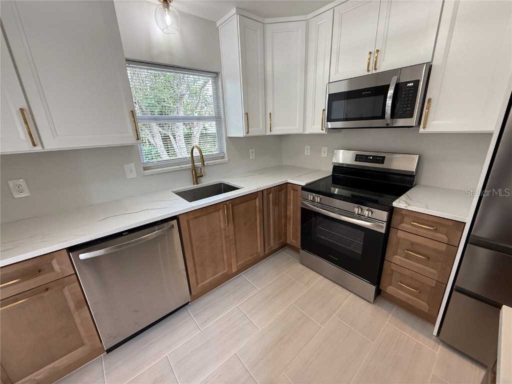 3135 Alta Vista Street Sarasota FL 34237 A4664729 image8