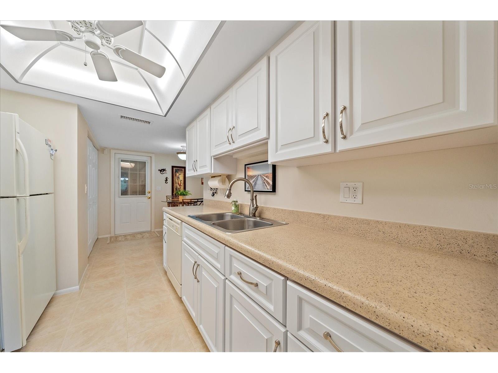 3135 Glen Elyn Boulevard #13 Sarasota FL 34237 A4683215 image17