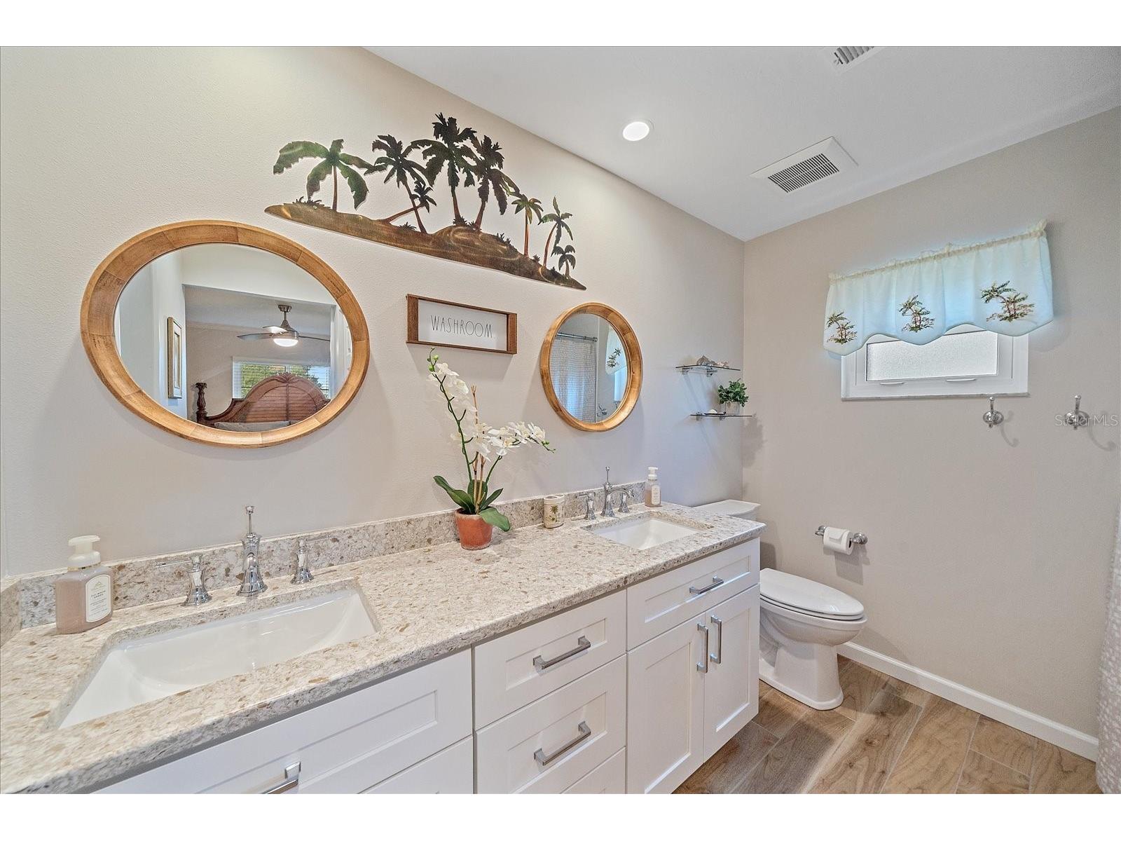 3135 Glen Elyn Boulevard #13 Sarasota FL 34237 A4683215 image25