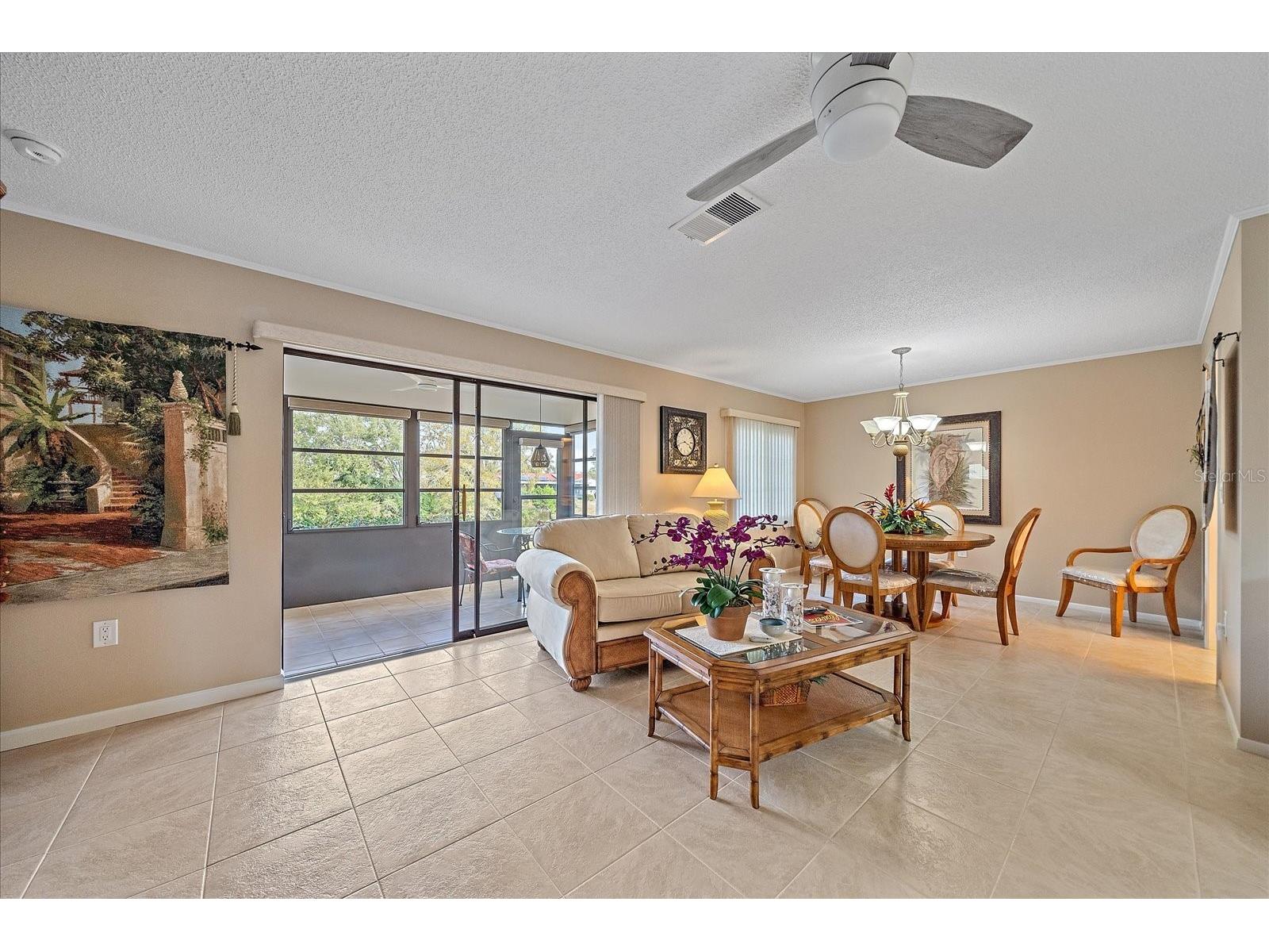 3135 Glen Elyn Boulevard #13 Sarasota FL 34237 A4683215 image8