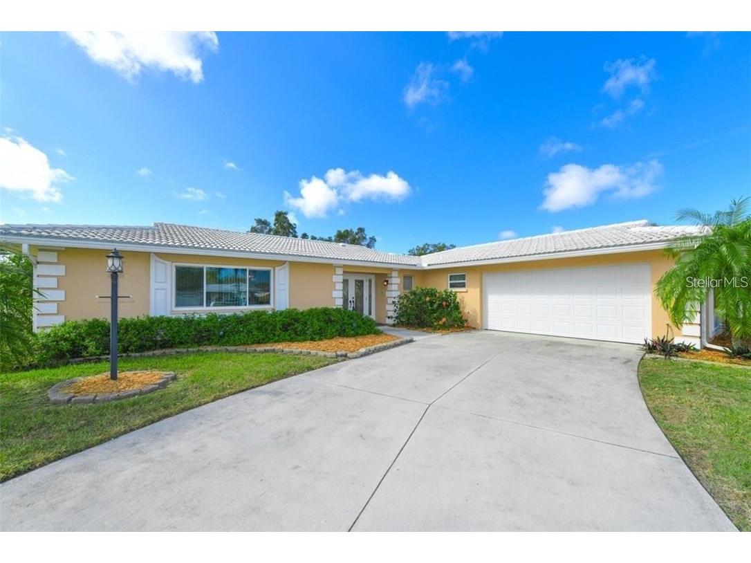 3137 Village Green Drive Sarasota FL 34239 A4589637 image1