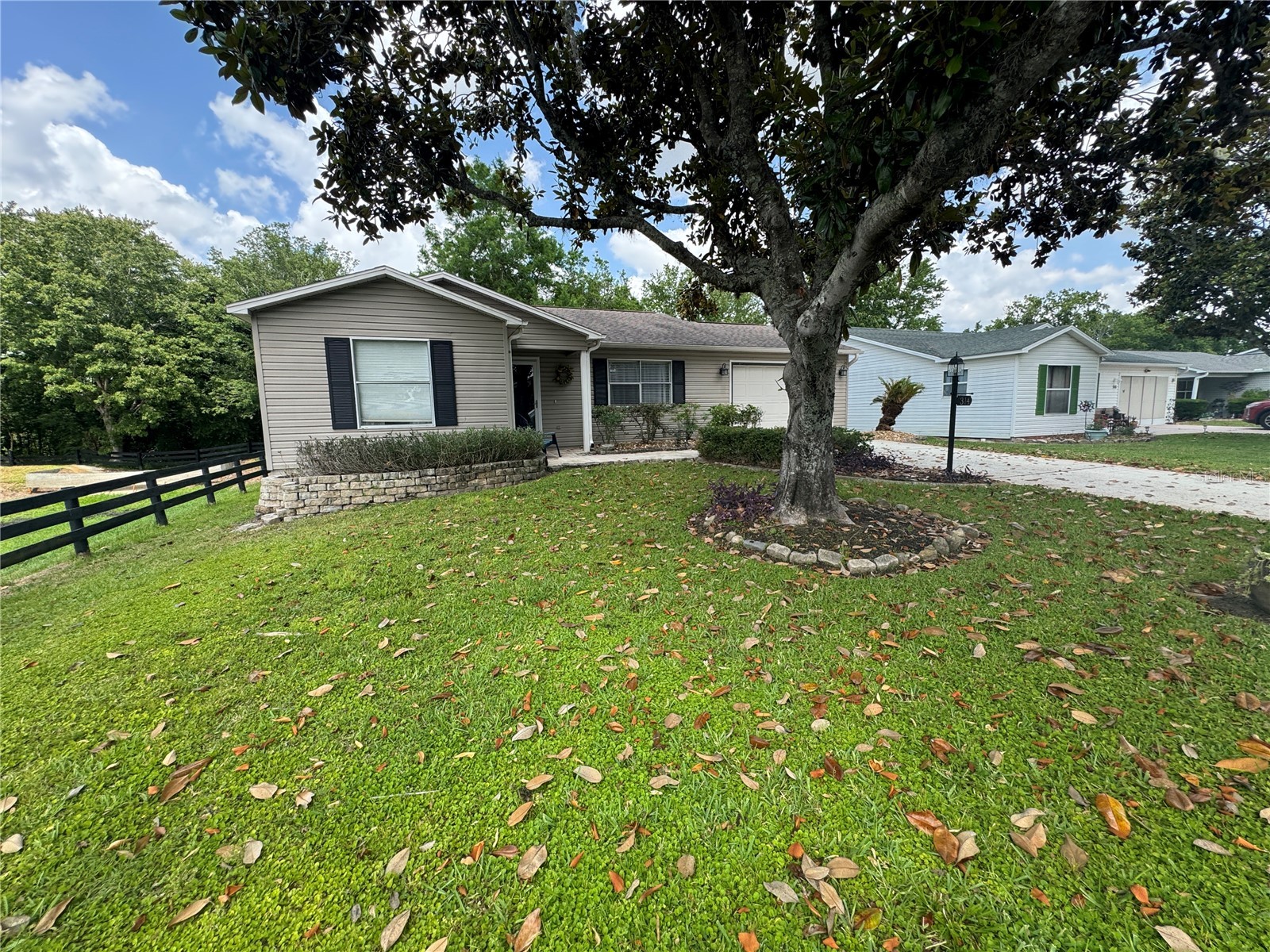 314 Juarez Way Lady Lake FL 32159 G5112190 image1
