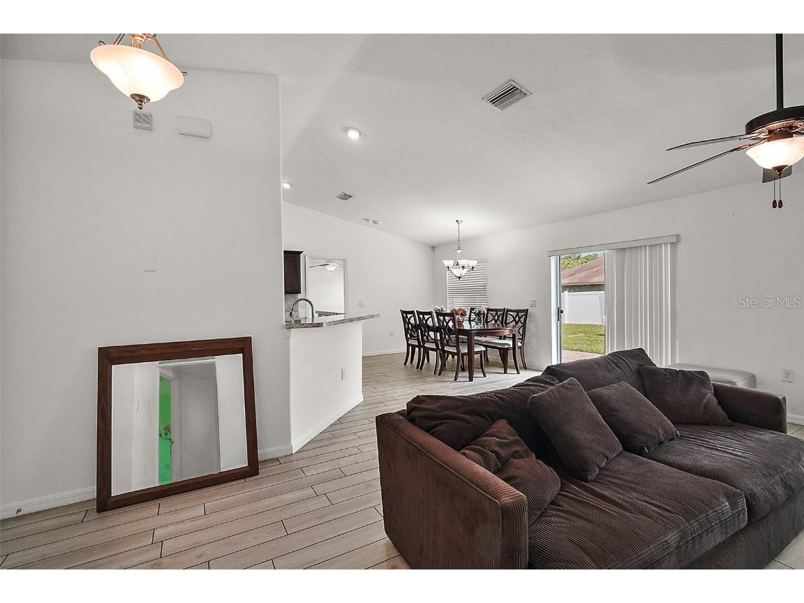 314 Stone Castle Loop Lady Lake FL 32159 G5098701 image3